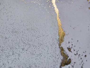 Mavi Alkol Mürekkebi Mermeri. Leylak doğulu suluboya. Modern Soyut Şablon. Mavi Su Renk Tablosu. Akışkan Zarif Doku. Altın mürekkep boyası. Lavanta rengi arka plan. Altın Mermer Arkaplan.