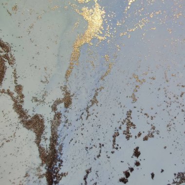 Folyo Su Boyası Mermeri. Mavi Mermer Arkaplan. Altın Soyut Suluboya. Lüks Alkol Mürekkep Tablosu. Altın yağlı boya. Bronz Su Rengi Arkaplanı. Hafif Zarif Doku. Modern Soyut Şablon.