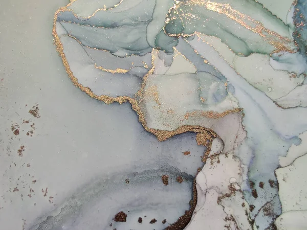 Yeşil Su Renkli Mermer. Parlak Su Rengi Arkaplanı. Folyo yağlı boya. Altın Mermer Arkaplan. Lüks Alkol Mürekkep Tablosu. Altın Gradyan Suluboya. Hafif Zarif Doku. Modern Soyut Resim.