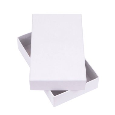 Beyaz arka planda beyaz hediye kutusu açık ve izole