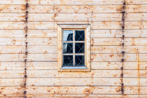 Ventana Madera Con Celosía Una Casa Rural Madera Espacio Vacío —  Fotos de Stock