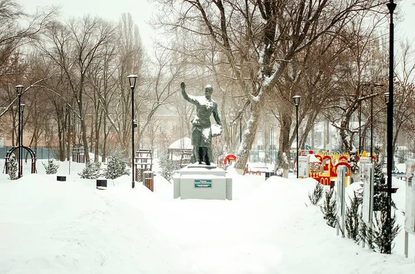 Saratow Russland Februar 2021 Winterlicher Stadtpark Schnee Gefriertag — Stockfoto