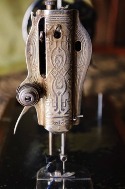 El dikiş makinesi. Yakın çekim, seçici odaklanma.