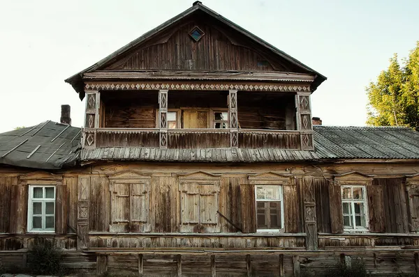 Красивый Старый Деревянный Дом Городе — стоковое фото