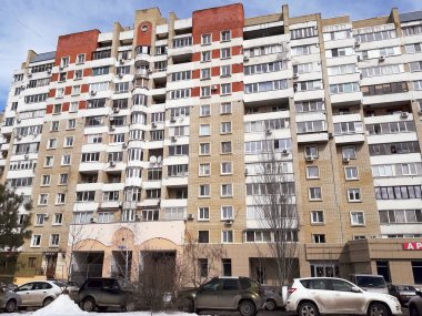 Saratov, Rusya... 26 Mart 2018: çok katlı bir bina. Rusya 'da ikamet alanı.