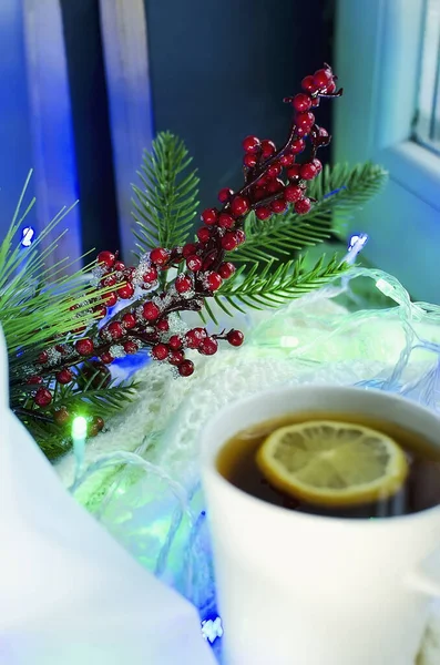 Cup Tea Lemon Christmas Decorations Windowsill Unusual Blue Light Festive — Stockfoto