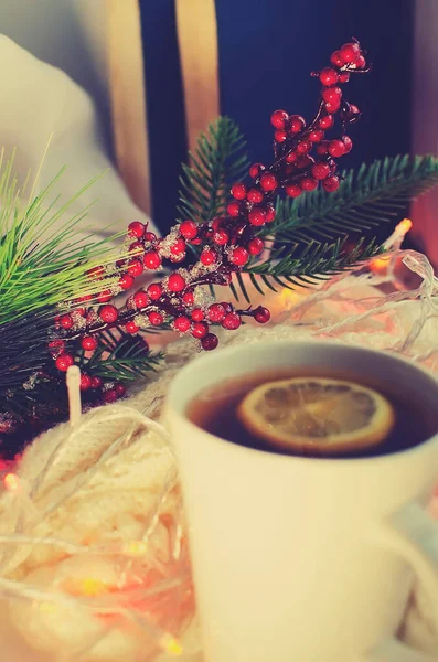 Hot Tea Lemon Background New Year Decorations Soft Focus Toned — Stockfoto