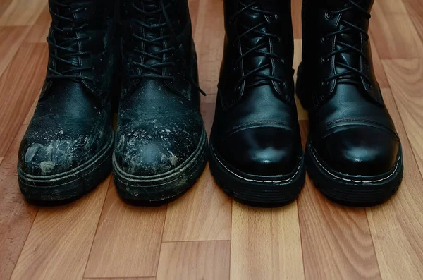 Black Shoes One Clean Second Dirty Floor Concept Shoe Shine — Stock Photo, Image