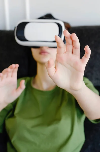 Tecnologia Realidade Virtual Ciberespaço Entretenimento Conceito Pessoas Jovem Feliz Com — Fotografia de Stock