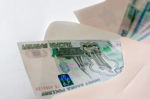 Mesa Hay Sobre Regalo Con Billetes Rusos Denominaciones Mil Rublos — Foto de Stock