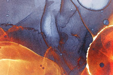 Alkol mürekkebinin sunduğu yüksek kaliteli akış sanatı tasarımcıya modern bir soyut arkaplan sağlar..