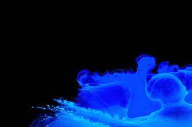 Alkol mürekkebiyle sunulan yüksek kaliteli soyut resim tasarımcıya modern bir sanat arkaplanı sunuyor..