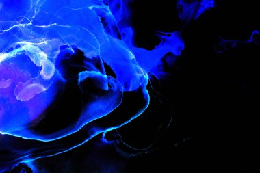 Alkol mürekkebi teknikli doğal akışkan resim. Yumuşak rüya renkleri şeffaf dalgalı çizgiler oluşturur.