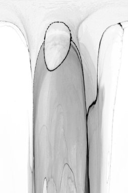 Alkol mürekkebiyle sunulan yüksek kaliteli soyut tablolar tasarımcıya modern bir sanat geçmişi kazandırıyor..