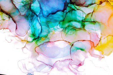 Alkol mürekkebi teknikli doğal akışkan resim. Yumuşak rüya renkleri şeffaf dalgalı çizgiler oluşturur.