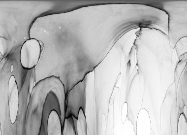 Alkol mürekkebiyle sunulan yüksek kaliteli soyut tablolar tasarımcıya modern bir sanat geçmişi kazandırıyor..