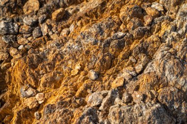 Kırsal taşlar, paslanmış dokular, renkli ve ilginç arka planlar ve büyüleyici dokular, web tasarımı ve soyut arka plan için kullanılır.