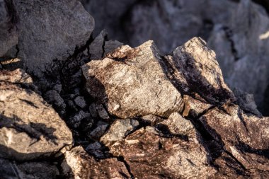 Kırsal taşlar, paslanmış dokular, renkli ve ilginç arka planlar ve büyüleyici dokular, web tasarımı ve soyut arka plan için kullanılır.