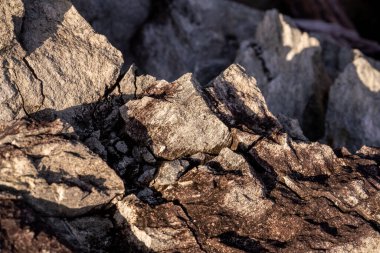 Kırsal taşlar, paslanmış dokular, renkli ve ilginç arka planlar ve büyüleyici dokular, web tasarımı ve soyut arka plan için kullanılır.