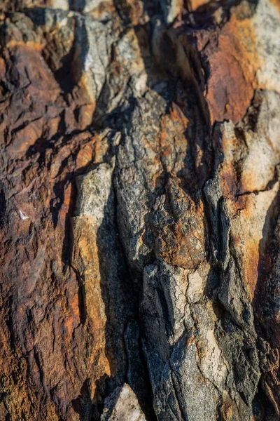 Kırsal taşlar, paslanmış dokular, renkli ve ilginç arka planlar ve büyüleyici dokular, web tasarımı ve soyut arka plan için kullanılır.