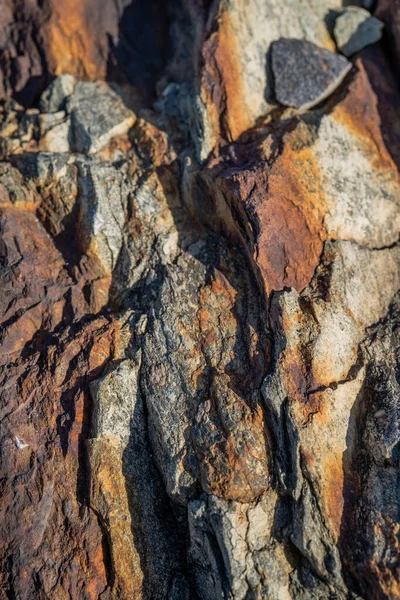 Kırsal taşlar, paslanmış dokular, renkli ve ilginç arka planlar ve büyüleyici dokular, web tasarımı ve soyut arka plan için kullanılır.