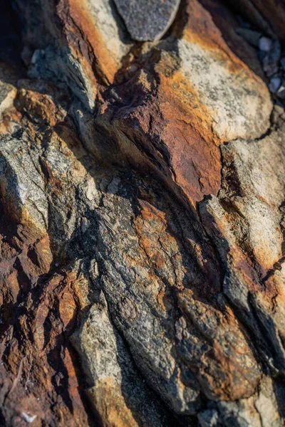 Kırsal taşlar, paslanmış dokular, renkli ve ilginç arka planlar ve büyüleyici dokular, web tasarımı ve soyut arka plan için kullanılır.