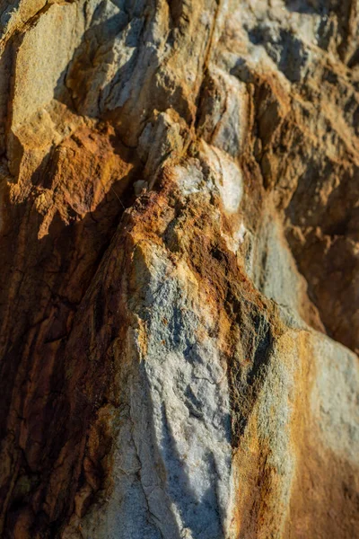 Kırsal taşlar, paslanmış dokular, renkli ve ilginç arka planlar ve büyüleyici dokular, web tasarımı ve soyut arka plan için kullanılır.