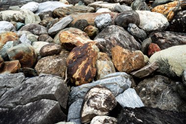 Kırsal taşlar, paslanmış dokular, renkli ve ilginç arka planlar ve büyüleyici dokular, web tasarımı ve soyut arkaplanlar için kullanılır.