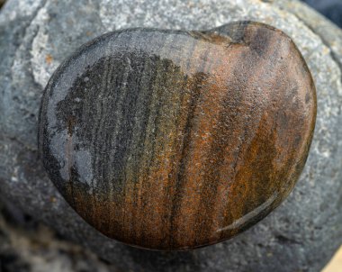 Kırsal taşlar, paslanmış dokular, renkli ve ilginç arka planlar ve büyüleyici dokular, web tasarımı ve soyut arkaplanlar için kullanılır.