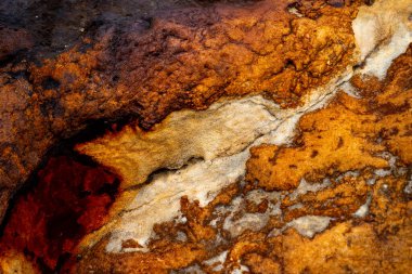 Kırsal taşlar, paslanmış dokular, renkli ve ilginç arka planlar ve büyüleyici dokular, web tasarımı ve soyut arkaplanlar için kullanılır.