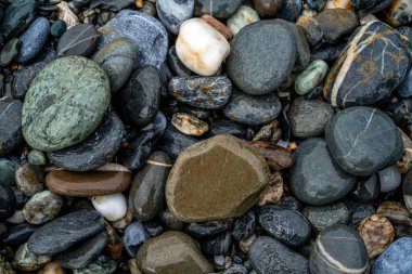 Kırsal taşlar, paslanmış dokular, renkli ve ilginç arka planlar ve büyüleyici dokular, web tasarımı ve soyut arkaplanlar için kullanılır.