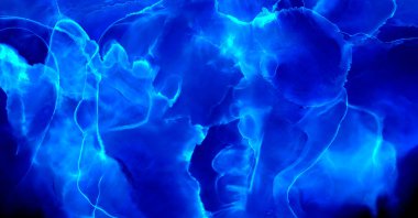 Alkol mürekkebinin sunduğu yüksek kaliteli akış sanatı tasarımcıya modern bir soyut arkaplan sağlar..