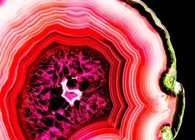 Kristal enine kesit arkaplanı. Doğal saydam agat kristal yüzey dilimi. Madenin makro yakın çekimi, soyut yapı