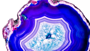 Kristal enine kesit arkaplanı. Doğal saydam agat kristal yüzey dilimi. Madenin makro yakın çekimi, soyut yapı