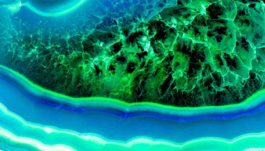 Kristal enine kesit arkaplanı. Doğal saydam agat kristal yüzey dilimi. Madenin makro yakın çekimi, soyut yapı