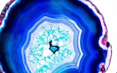 Kristal enine kesit arkaplanı. Doğal saydam agat kristal yüzey dilimi. Madenin makro yakın çekimi, soyut yapı