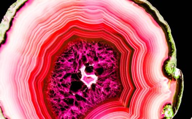 Kristal enine kesit arkaplanı. Doğal saydam agat kristal yüzey dilimi. Madenin makro yakın çekimi, soyut yapı