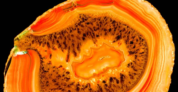 Kristal enine kesit arkaplanı. Doğal saydam agat kristal yüzey dilimi. Madenin makro yakın çekimi, soyut yapı