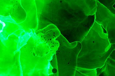 Alkol mürekkebi modern tasarımcılar için soyut sıvı sanat ve pop sanat modelleri yaratır.