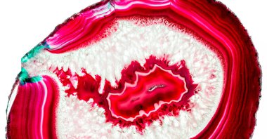 Kristal enine kesit arkaplanı. Doğal saydam agat kristal yüzey dilimi. Madenin makro yakın çekimi, soyut yapı