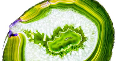 Kristal enine kesit arkaplanı. Doğal saydam agat kristal yüzey dilimi. Madenin makro yakın çekimi, soyut yapı