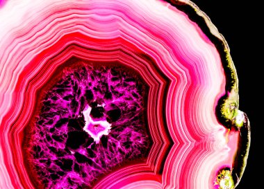 Kristal enine kesit arkaplanı. Doğal saydam agat kristal yüzey dilimi. Madenin makro yakın çekimi, soyut yapı