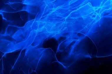 Alkol mürekkebi modern tasarımcılar için soyut sıvı sanat ve pop sanat modelleri yaratır.