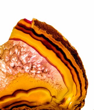 Kristal enine kesit arkaplanı. Doğal saydam agat kristal yüzey dilimi. Madenin makro yakın çekimi, soyut yapı