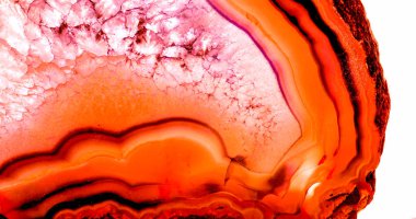 Kristal enine kesit arkaplanı. Doğal saydam agat kristal yüzey dilimi. Madenin makro yakın çekimi, soyut yapı