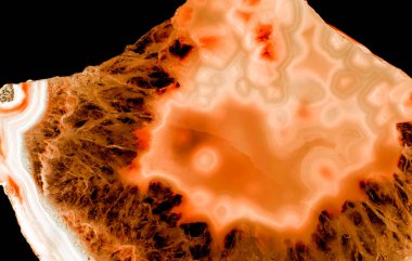 Kristal enine kesit arkaplanı. Doğal saydam agat kristal yüzey dilimi. Madenin makro yakın çekimi, soyut yapı