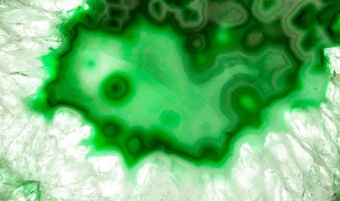 Kristal enine kesit arkaplanı. Doğal saydam agat kristal yüzey dilimi. Madenin makro yakın çekimi, soyut yapı