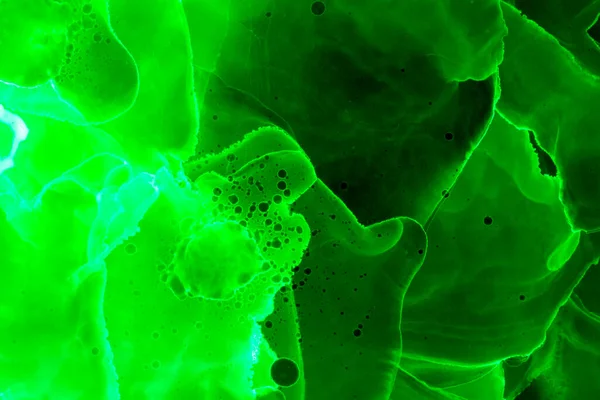 Alkol mürekkebi modern tasarımcılar için soyut sıvı sanat ve pop sanat modelleri yaratır.