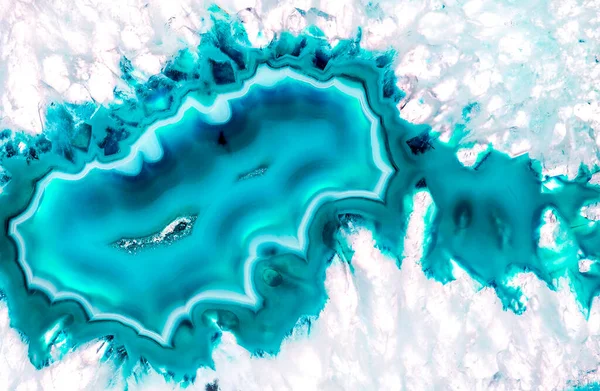 Kristal enine kesit arkaplanı. Doğal saydam agat kristal yüzey dilimi. Madenin makro yakın çekimi, soyut yapı