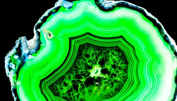 Kristal enine kesit arkaplanı. Doğal saydam agat kristal yüzey dilimi. Madenin makro yakın çekimi, soyut yapı